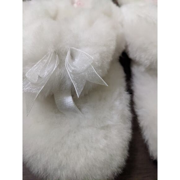 UGG australia Sz 5 White fuzzy Sherpa Shearling With bow thong slippers Sandals - Picture 2 of 5